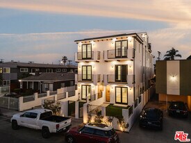 1954 S Garth Ave in Los Angeles, CA - Building Photo