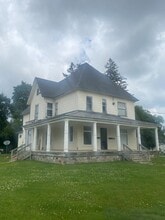 138 W Mitchell St in Gaylord, MI - Building Photo - Building Photo