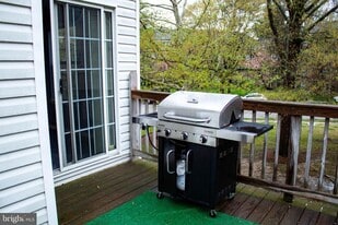 2095 Pawlet Dr in Crofton, MD - Building Photo