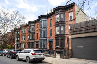695 Degraw St in Brooklyn, NY - Foto de edificio - Building Photo