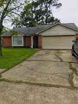 16964 Hummingbird in Conroe, TX - Building Photo