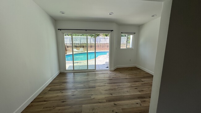 18619 Vincennes St in Northridge, CA - Building Photo - Building Photo