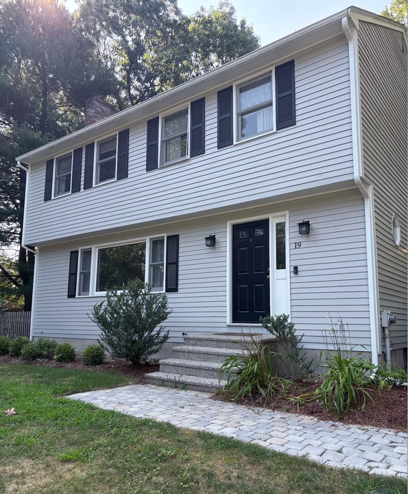 19 Spruce Rd in Westford, MA - Building Photo