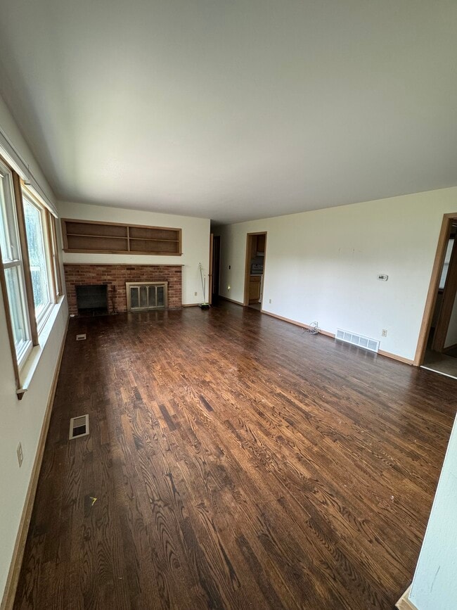 1500 Woodside Dr