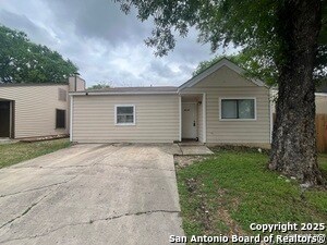 4018 Sunrise Creek Dr in San Antonio, TX - Building Photo