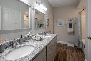 Bristol Ridge in Clarksville, TN - Building Photo