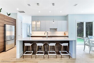 2515 Royal Palm Ct in Naples, FL - Building Photo - Building Photo