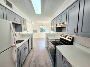 19 Beal's Cove Rd in Hingham, MA - Building Photo - Building Photo