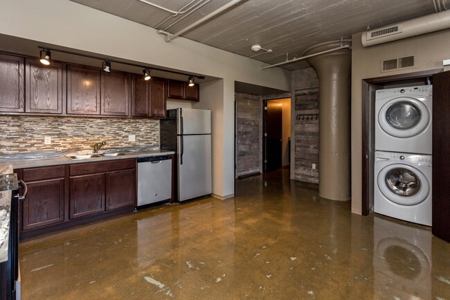 Ballyard Lofts in Des Moines, IA - Foto de edificio - Building Photo