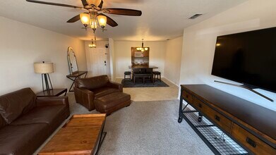 6150 Gulfport Blvd S, Unit 106 in Gulfport, FL - Foto de edificio - Building Photo