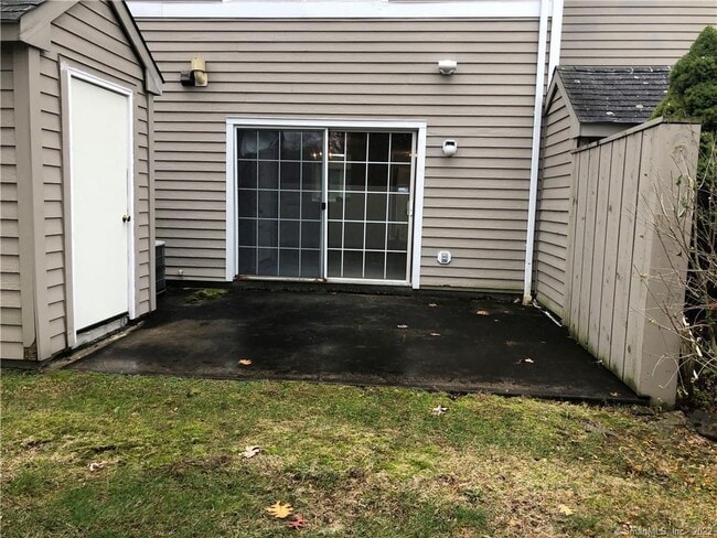 41 Tamarack Ave in Danbury, CT - Building Photo - Building Photo