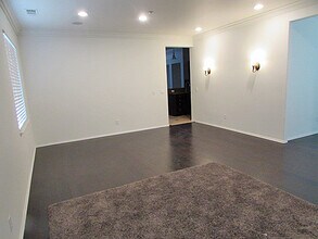 16530 Stonecreek Dr in Fontana, CA - Building Photo - Building Photo