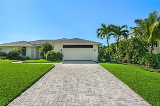 2160 Kingfish Rd in Naples, FL - Building Photo - Building Photo