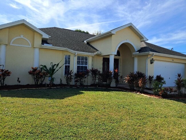 242 SW Amesbury Ave in Port St. Lucie, FL - Building Photo - Building Photo