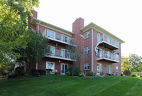 River Place Apartments in Oshkosh, WI - Foto de edificio - Building Photo