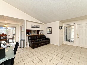 12002 Arrowwood Dr in Austin, TX - Foto de edificio - Building Photo