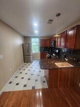 352 WOODLAWN Ave in Jersey City, NJ - Building Photo - Building Photo