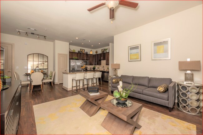 15500 Memorial Dr in Houston, TX - Building Photo - Building Photo