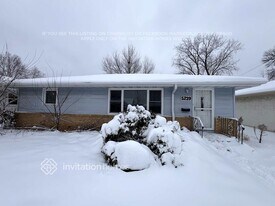 5239 4th St NE in Minneapolis, MN - Building Photo