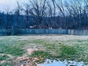 572 Crestwood Dr in Irwin, PA - Building Photo - Building Photo