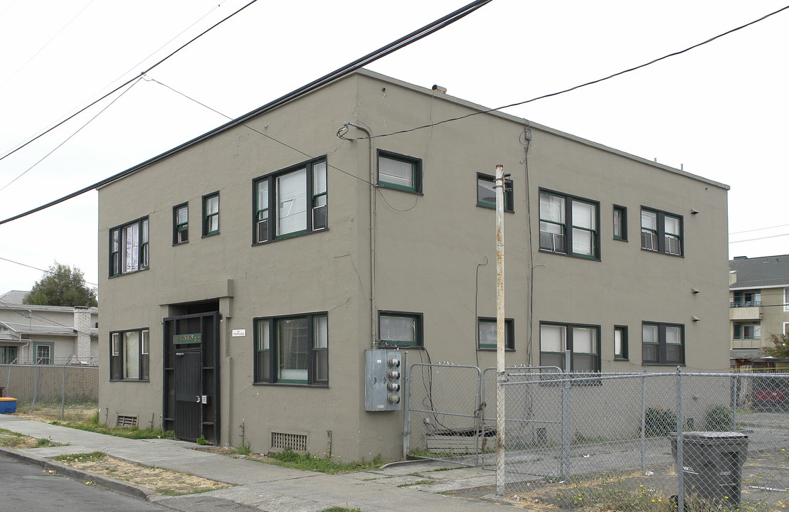 7747 International Blvd in Oakland, CA - Building Photo