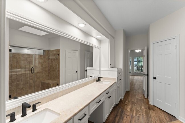 property at 6 Thornhedge Ct