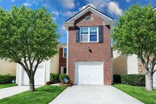 7073 Biltmore Trce in Lithonia, GA - Building Photo