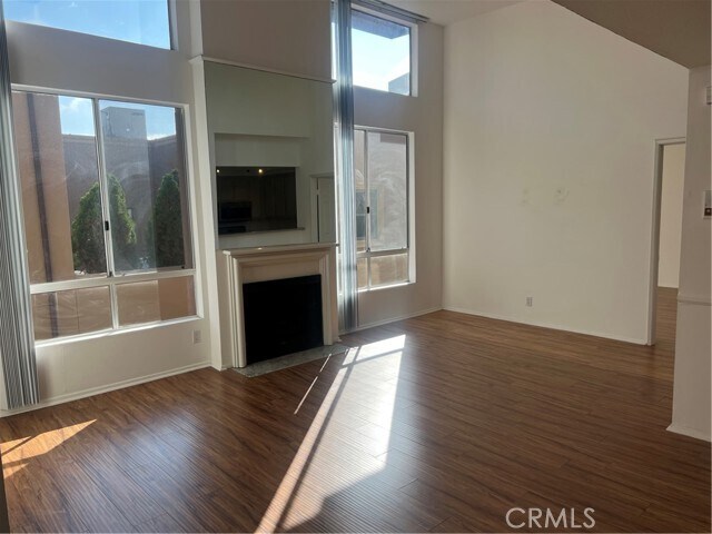 8614 Burton Way-Unit -PH 3 in Los Angeles, CA - Building Photo