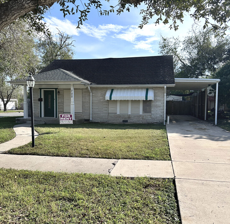 722 E Taylor St in Harlingen, TX - Building Photo