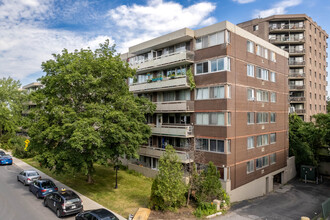 10355 de Bois-de-Boulogne in Montréal, QC - Building Photo - Building Photo