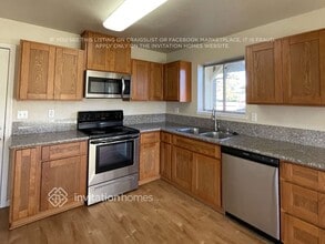 555 Spruce St in Dixon, CA - Foto de edificio - Building Photo