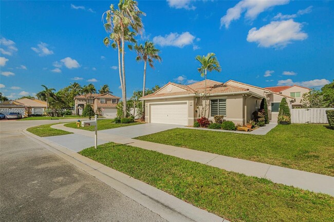 344 SW 191st Ave in Pembroke Pines, FL - Foto de edificio - Building Photo