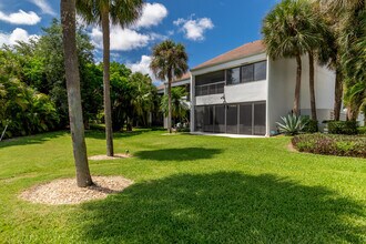 2451 Presidential Way in West Palm Beach, FL - Building Photo - Building Photo