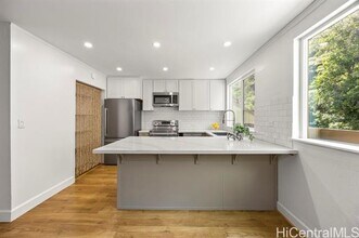 370 Kawaihae St in Honolulu, HI - Building Photo - Building Photo