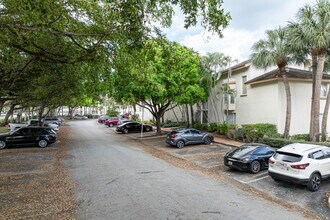 The Sterling Villages of Palm Beach Lakes in West Palm Beach, FL - Foto de edificio - Building Photo