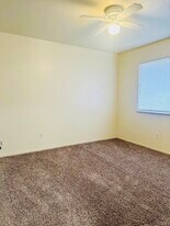 1707 W Swain Rd, Unit 10 in Stockton, CA - Building Photo