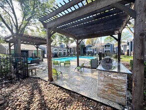Vantage Point Apartments in Houston, TX - Foto de edificio - Building Photo