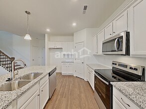 2341 Cove Ct in Charlotte, NC - Foto de edificio - Building Photo