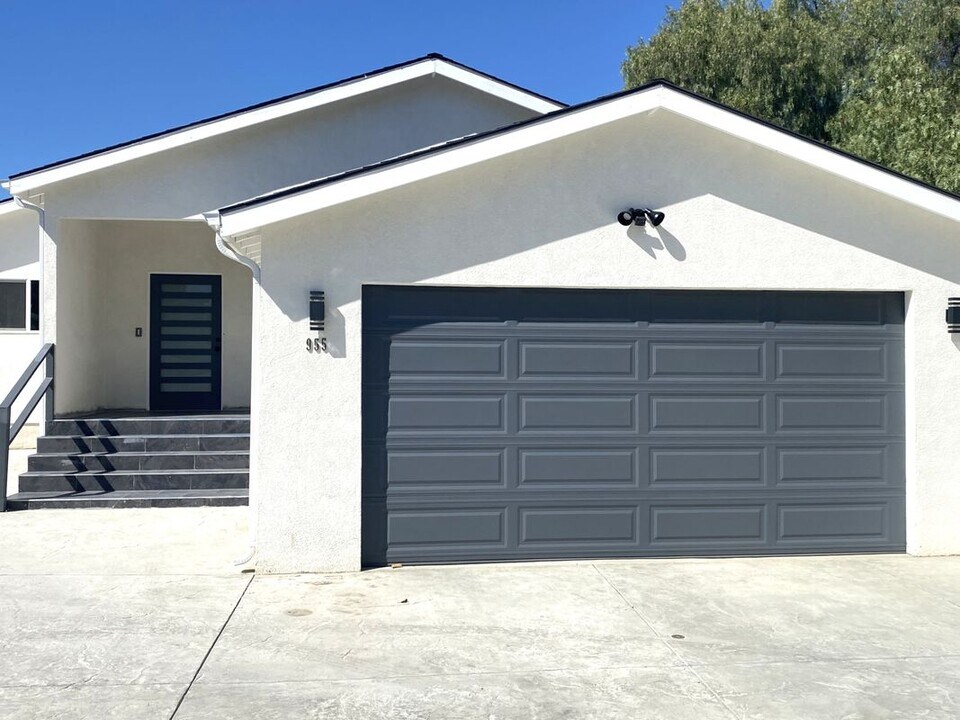 955 Brossard Dr in Thousand Oaks, CA - Building Photo