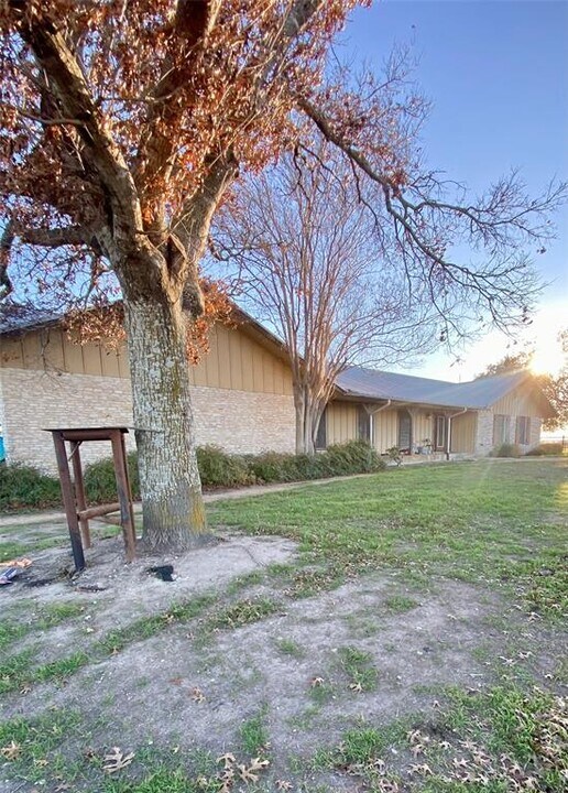 1850 Co Rd 105 in Hutto, TX - Building Photo