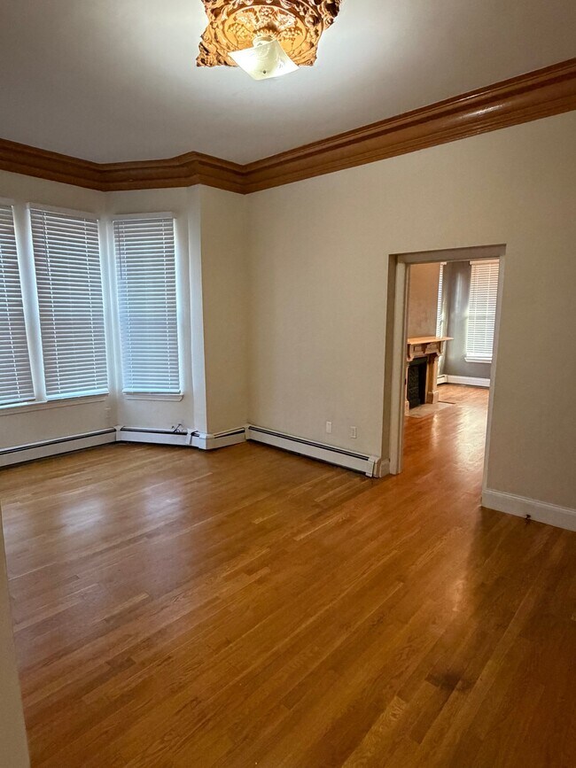 95 Dale St, Unit 1 in Boston, MA - Building Photo - Building Photo