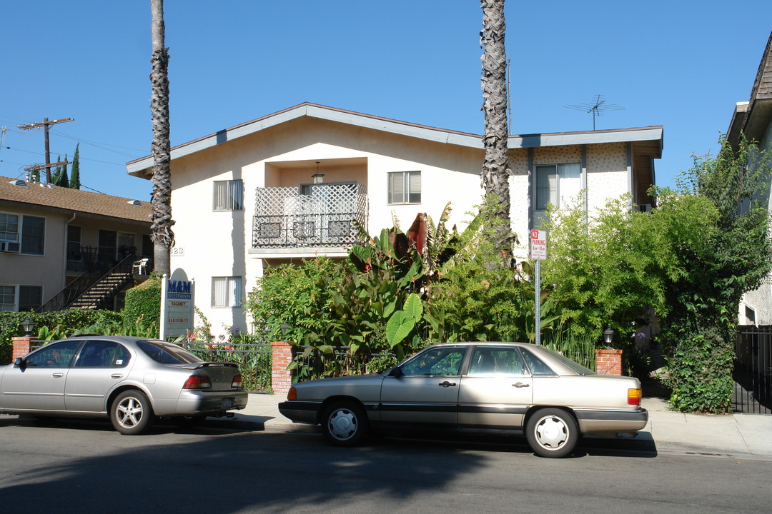 4323 Ventura Canyon Ave in Sherman Oaks, CA - Foto de edificio