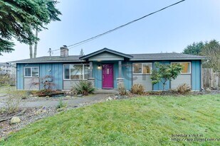 9516 Holly Dr in Everett, WA - Building Photo