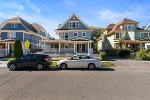 737 Laurel Ave in Bridgeport, CT - Building Photo