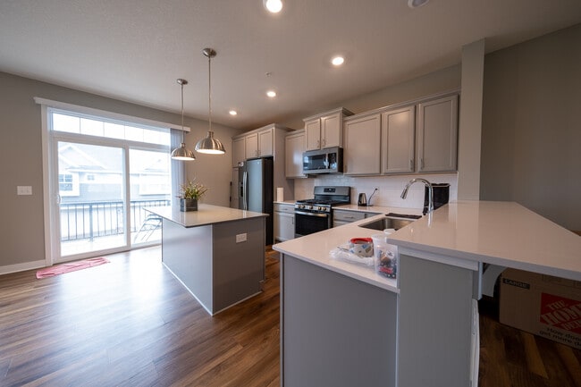 property at 575 Locke Pointe Dr