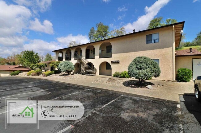 300 Boulder Creek Dr, Redding, CA 96003 in Redding, CA - Foto de edificio - Interior Photo