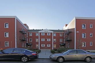 150-18 72nd Dr in Flushing, NY - Building Photo - Building Photo