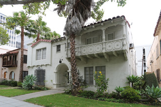 132 S Oakhurst Dr in Beverly Hills, CA - Building Photo - Building Photo