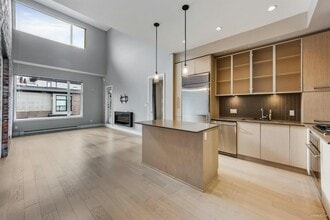 260 Salter St in New Westminster, BC - Building Photo - Building Photo
