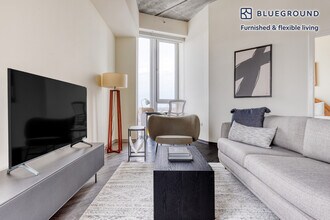 1920 N Milwaukee Ave-Unit -FL6-ID663 in Chicago, IL - Building Photo - Building Photo